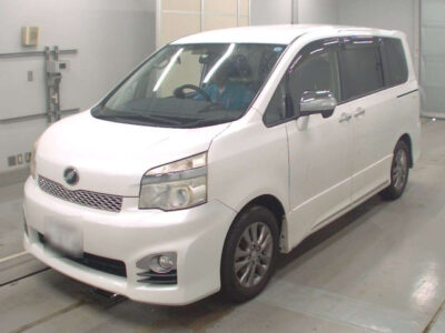 Toyota Voxy 2013